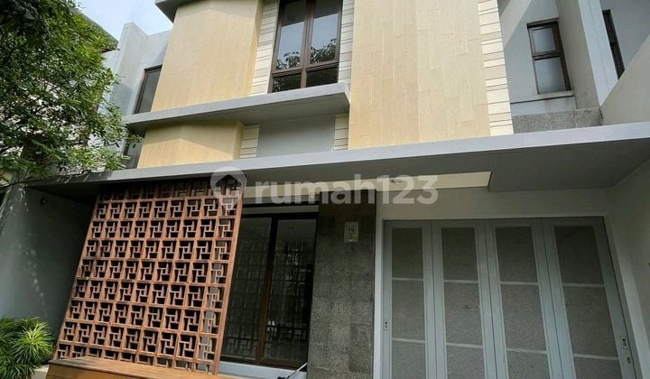Rumah 2 Lantai, Cluster Eminent Bsd