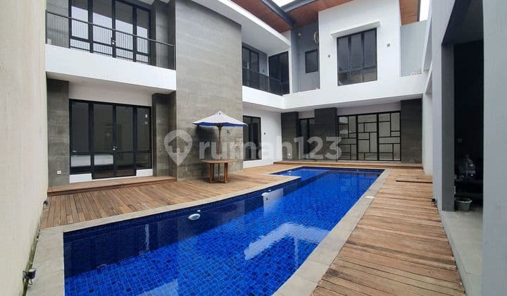 Rumah 2 Lantai, Lt. 414 Sqm, Private Kolam Renang