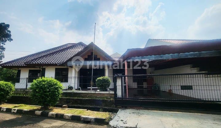 Dijual Rumah Luas Dalam Komplek Besar Bebas Nanjir Di Cikunir