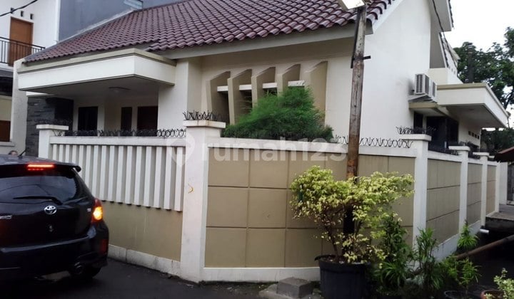 Dijual Rumah Hook 1.5 Lt Bersih, Strategis Di Jagakarsa Jaksel