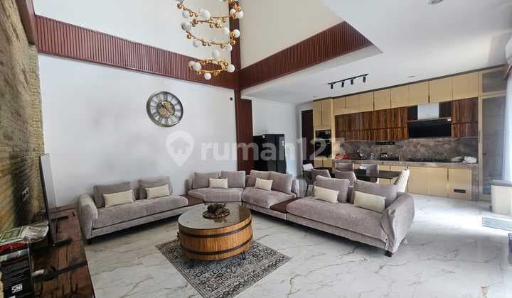 Dijual Rumah Mewah Style Villa Lantai 3 Lokasi Kerobokan