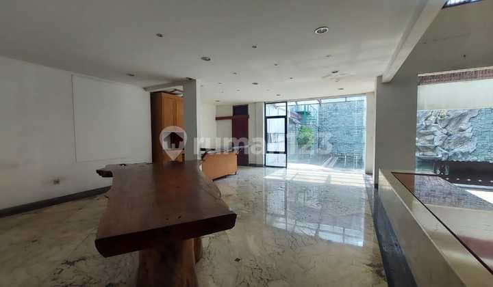 Dijual Hitung Tanah Saja , Sudah Ada Bangunan Villa Dgn 5 Kamar Di Kartika Utama Jakarta Selatan