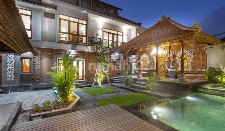 For Sale 4 Bedrooms Luxury Villa Located In Seminyak Area