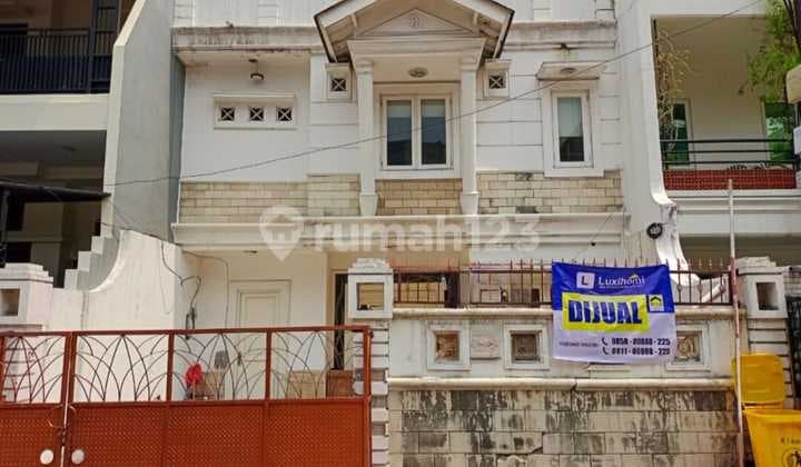 Dijual Rumah 3Lt Kondisi Semi Furnish Lokasi di Jl. Kelapa Cengkir Timur 3, Kelapa Gading, Jakarta Utara