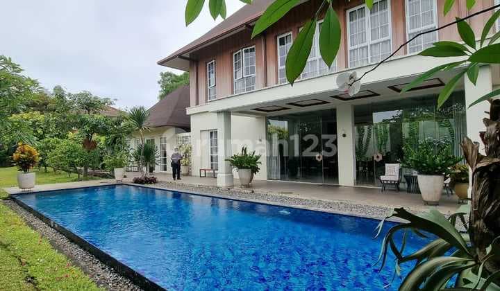 Dijual Rumah Asri Design Villa Luas 1.650m2 Furnish 2 Lantai 4KT+2 Di Veteran, Jakarta Selatan