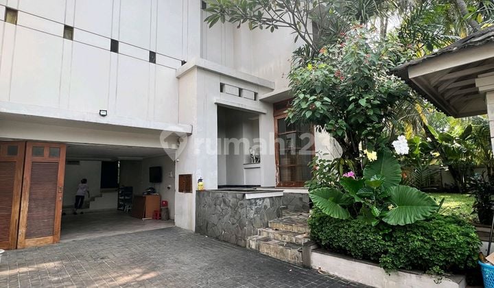 Dijual Rumah Cantik Siap Huni 2 Lantai Dalam Komplek Kemang- Jakarta Selatan