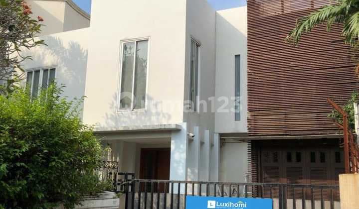 Dijual Rumah Tulodong 2 Lt Luas 358m2, Lokasi Strategis, Bentuk Cul De Sac, Bebas Banjir, Jakarta Selatan