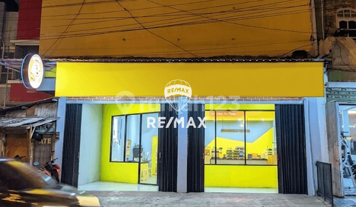 Strategic Shop House for Sale, in Front of Genteng-Banyuwangi Mall