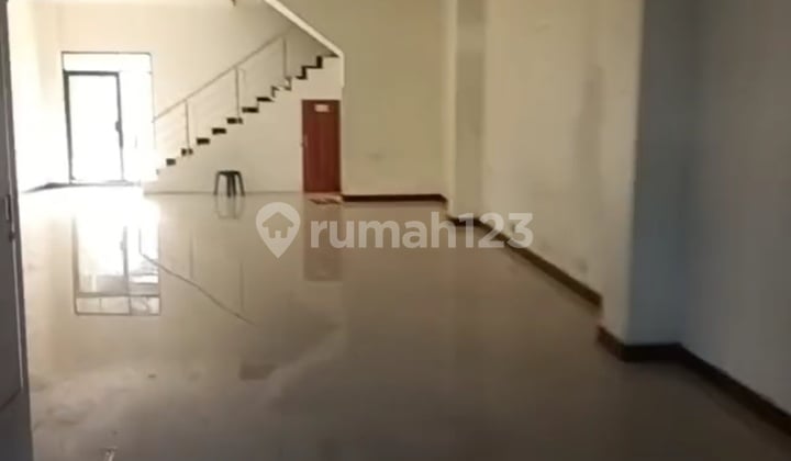 RUKO DI PUSAT KERAMAIAN DI DENPASAR BARAT DEKAT COMMERCIAL AREA