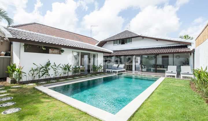 Villa 3 Kamar Tidur Berperabotan Lengkap Dekat Seminyak