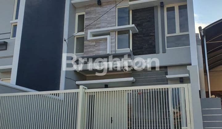 RUMAH MINIMALIS GRESS DI TENGAH KOTA