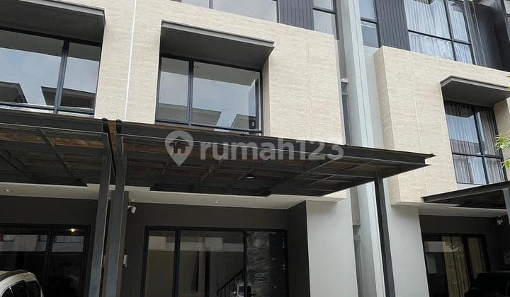 For Sale 5x12 Citra8 Lavia 3-Storey House Ready to Occupied Unfurnished Neat Clean