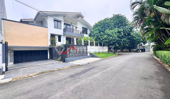 Rumah Siap Huni Halaman Luas Lokasi Tenang dan Nyaman Lokasi Prime Area