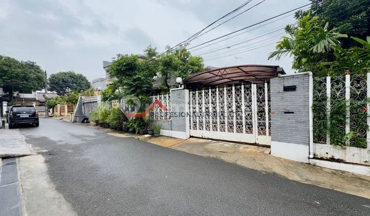 Rumah Lama Dalam Komplek Butuh Renovasi