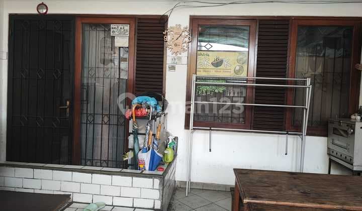 House in a Bustling Area - Suitable for Business Location