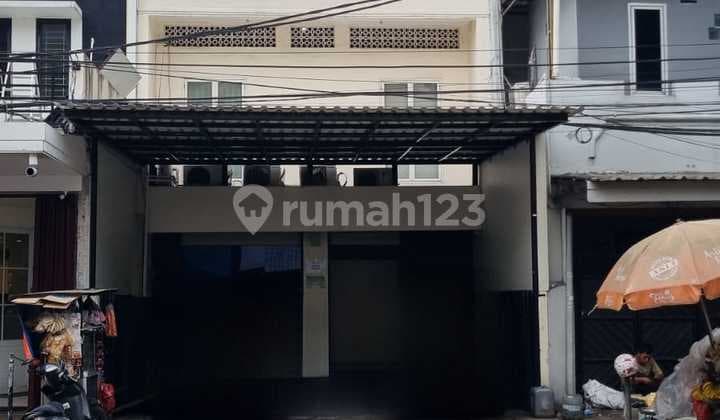 House Can Be Used for Business in Sumagung, Kelapa Gading