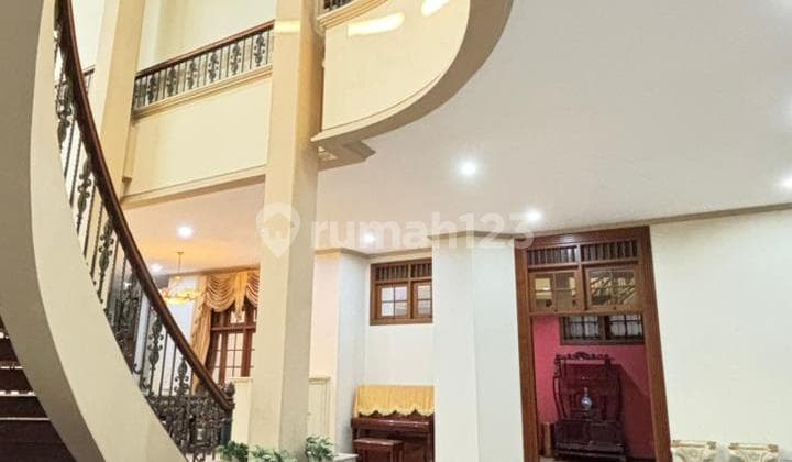 Dijual Rumah Usaha Lebar Dan Mewah Di Area Komersial Nginden