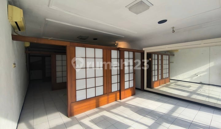 For Rent: City Center Shop House, 1 Minute to Siloam Hospital.