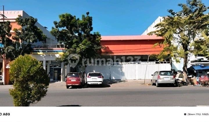 East Surabaya, Gubeng, 1-Story Shop House (Owned by an Eye Doctor) Renovated Like Brand New, One of the Commercial Areas in East Surabaya, A Step Away from Unair Faculty of Medicine Campus A, Road Row Fits 3 Cars Comfortably.