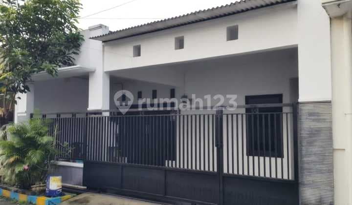 West Surabaya, Wiyung, Ready to Occupy, Furnished House for Rent in Babatan Indah Housing with Front Garden, Only 5 Minutes to Pakuwon Mall PTC.
