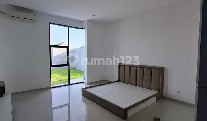 Rumah Pakuwon City, 2 Lantai, Siap Huni SHM