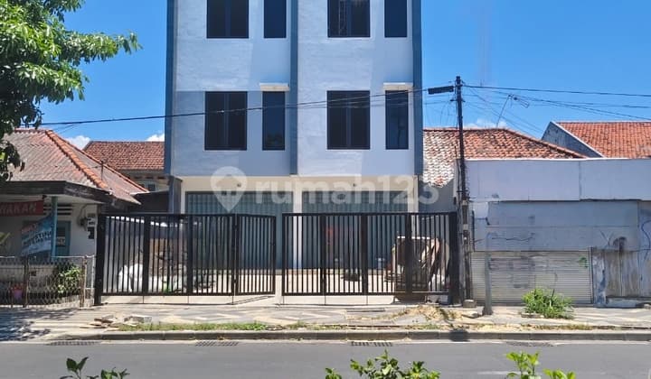 Ruko 3 Lantai Tambaksari 0 Jalan Raya Cocok untuk Usaha