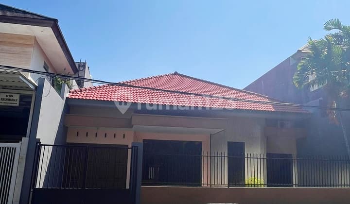 Rumah Baru Manyar, Luasan 200m , Shm, 3kt