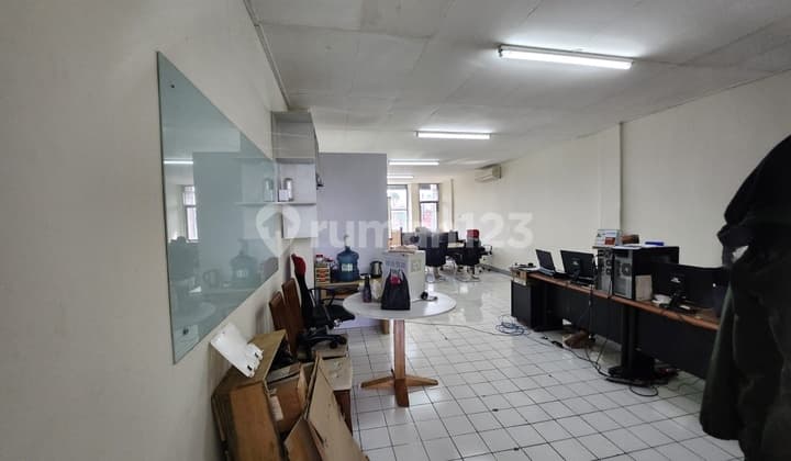 Di sewakan Ruko 3 lantai di Jl. Boulevard Gading Serpong