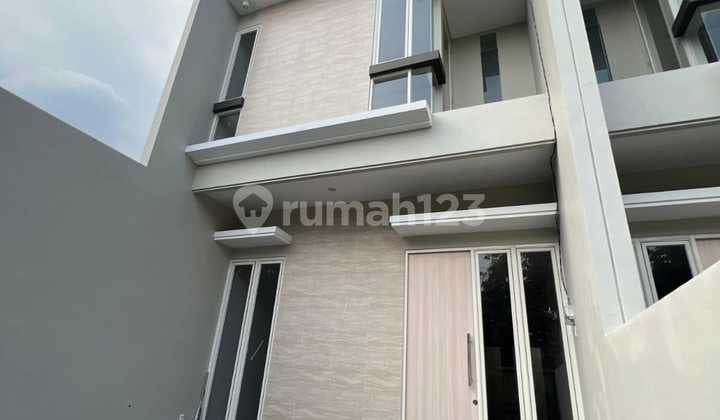 Rumah baru minimalis di area Surabaya timur