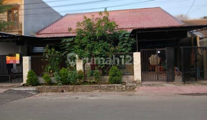 Translation: Ready-to-Occupy House for Sale in Pasar Anyar, Tangerang City