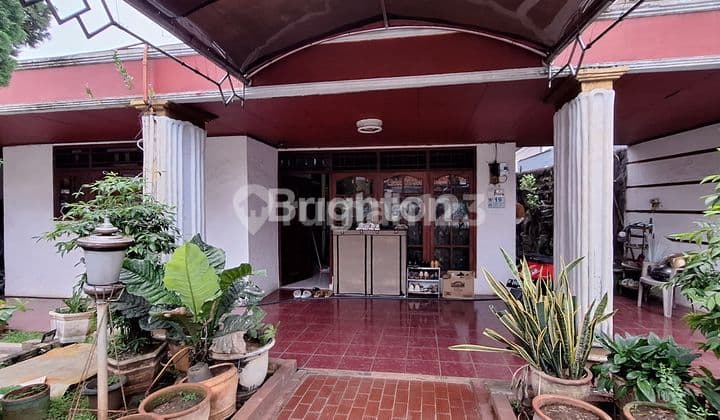 RUMAH YANG STRATEGIS DI LAPANGAN ROS TEBET