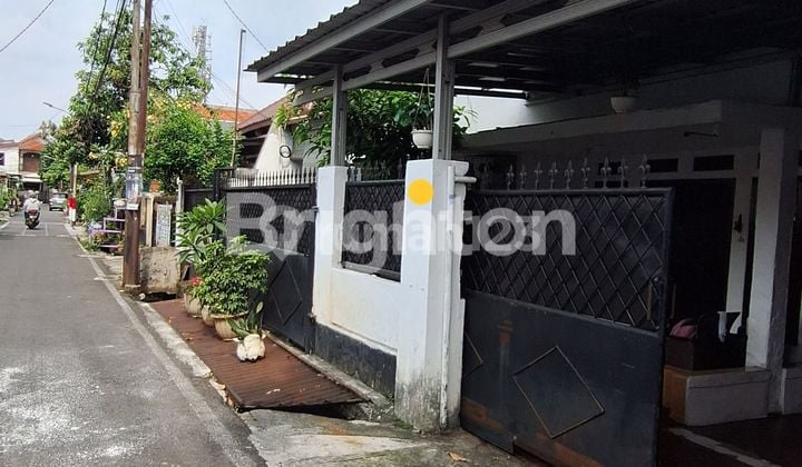 Rumah Tua Murah Lapangan Roos Tebet