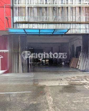 Shop House 2.5 Floors by Main Road, Commercial Location