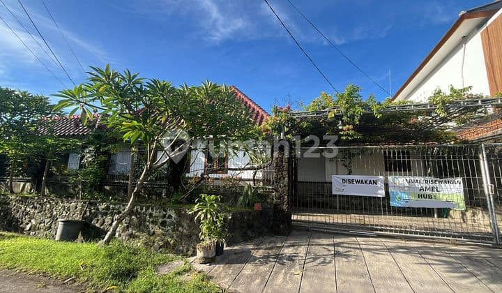 Rumah di Kawasan Elit Renon 3 Kamar Dengsn Garden Luas Siap Huni