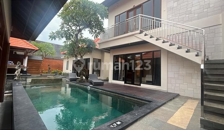 Villa 3 Bedroom Near Batubelig Beach Full Furnished