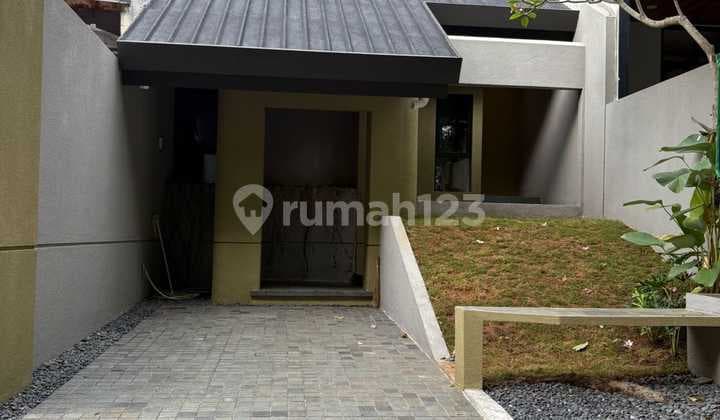 Rumah Depan Hutan Pinus Dekat Pintu Toll Cluster Casablanca Sentul City Bogor