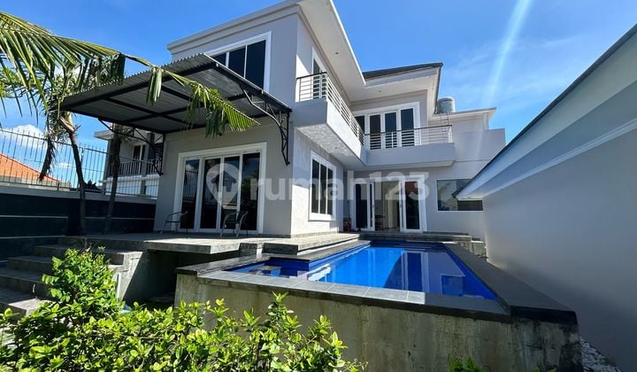 Grand House Full of Life's Pleasures Living in a Comfortable Atmosphere, Buluh Indah, West Denpasar