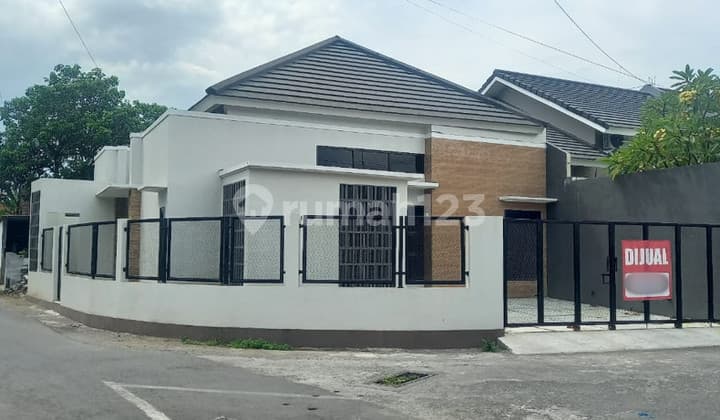 Rumah Baru Minimalis Strategis Dekat Jl. Raya Godean, di Sidokarto, Godean, Sleman.
