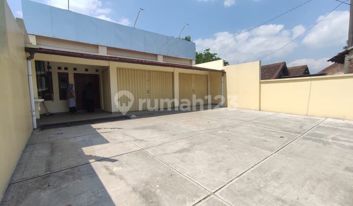 Ruko 2 Lantai Cocok untuk Usaha Lokasi Strategis di Jl. Parangtritis Sewon Bantul.