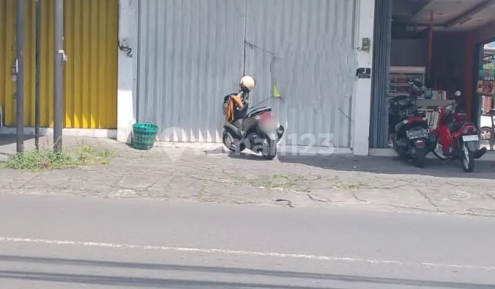 Disewakan Ruko Strategis 2 Lantai di Nologaten, Area Ramah Bisnis Dekat Amplaz & Kawasan Kampus, Caturtunggal, Depok, Sleman.