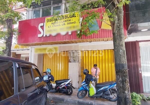 Strategic 3-Story Shop House on Jl Jogja-Solo in Premium & Busy 24-Hour Business Area, Terban, Gondokusuma