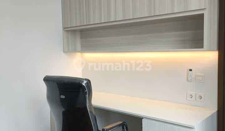 Disewakan/jual Rumah 3 Lantai Siap Huni The Zora BSD City