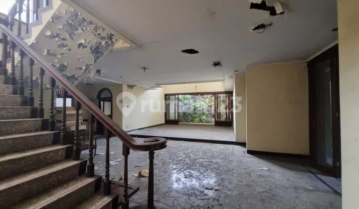 Cheap Sale Old House Prime Location in Kebayoran Lama, South Jakarta