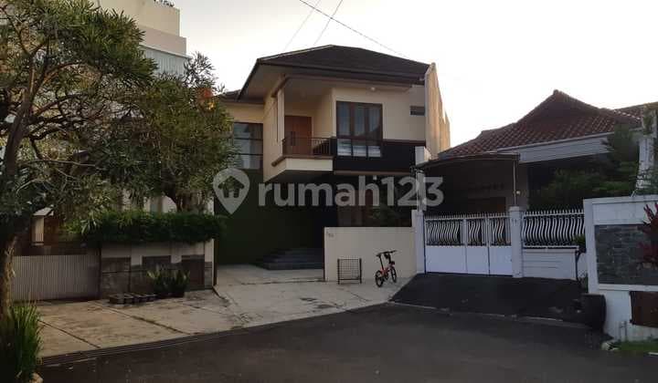 Rumah Nyaman Asri Lokasi Strategis di Istana Regency 2