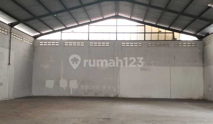 Gudang Siap Pakai di Mainroad Soekarno Hatta