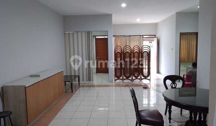 Rumah Nyaman dan Terawat Semi Furnished di Pondok Hijau