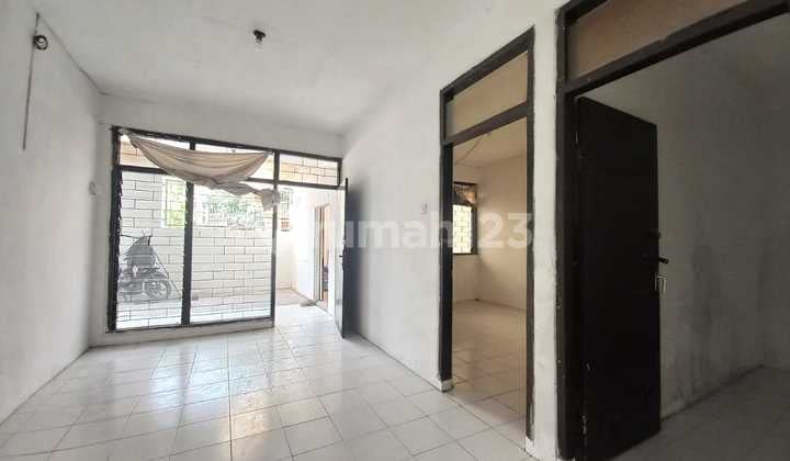 Rumah Besar Siap Huni di Taman Kopo Indah 1