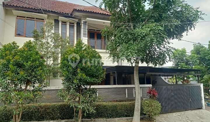Rumah Besar Semi Furnished di Setiabudi Regency
