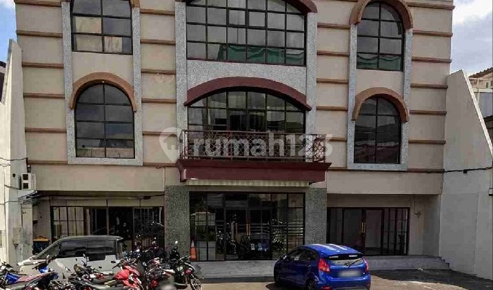 For Rent 3-Storey Shop House in Pejaten Pasar Minggu - Strategic & Business Ready
