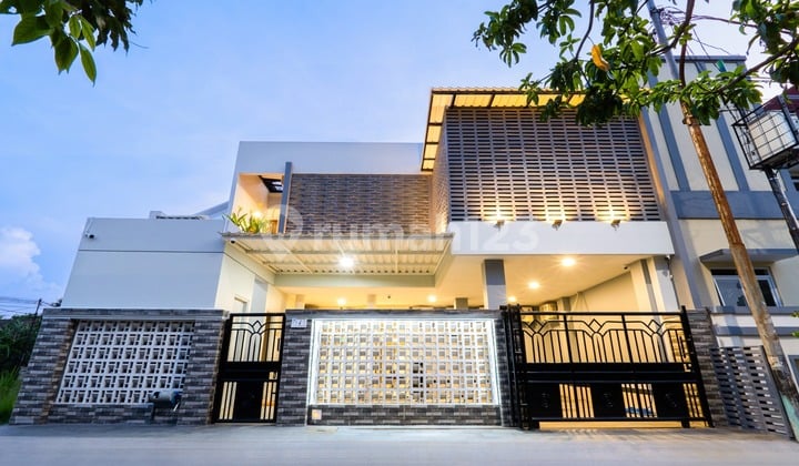 For Sale Exclusive Boarding House 2 Floors 24 Rooms ROI 9.5% Batu Ceper Tangerang